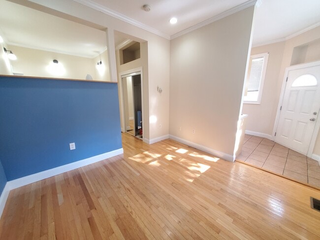 Building Photo - 44 Edgar Ave