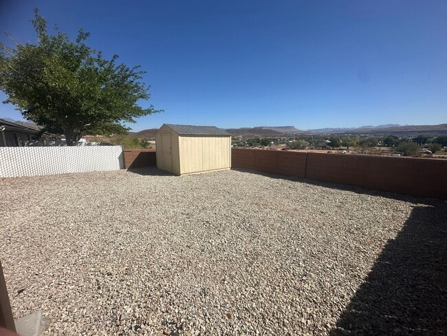 Building Photo - Great 3 bedroom, 2 bathroom home in Hurricane!!