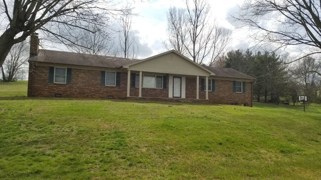 Building Photo - Large Brick Ranch near Cherokee Lake