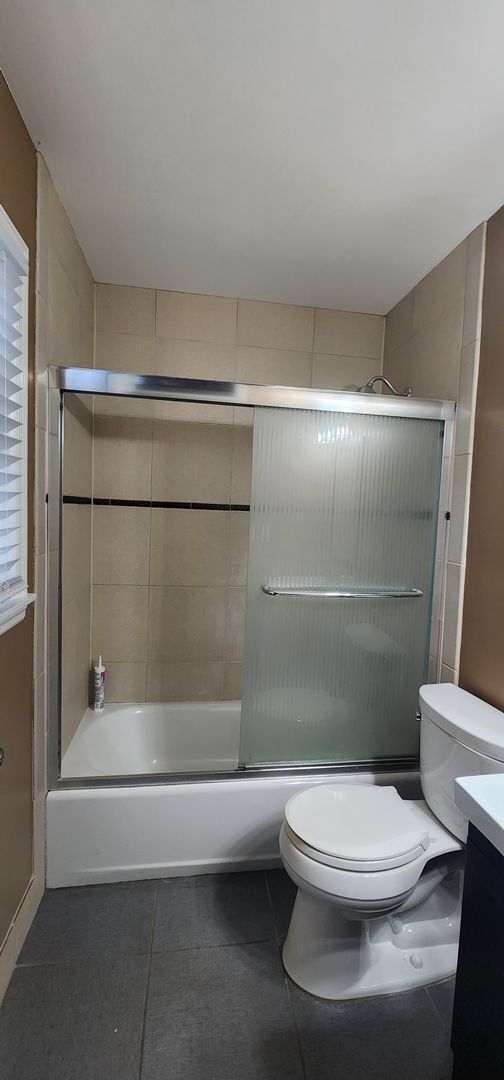 Building Photo - FRESH Paint!  Sprawling, Hurstbourne Ranch with Basement!  3 Bedrooms, 3 Full Baths, Hardwood Flo...