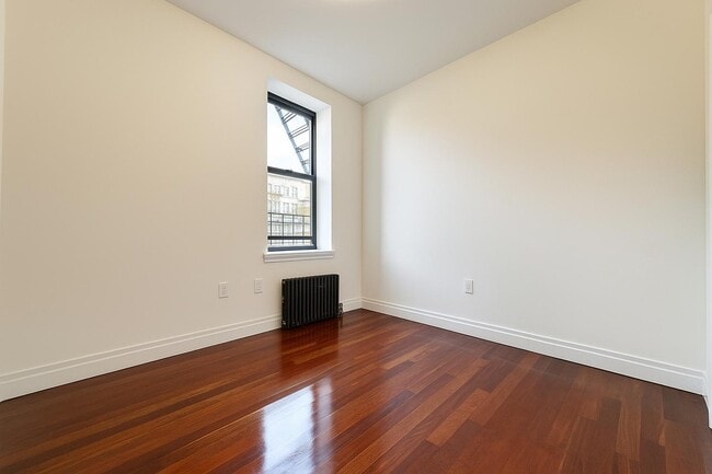 Building Photo - 607 W 137th St