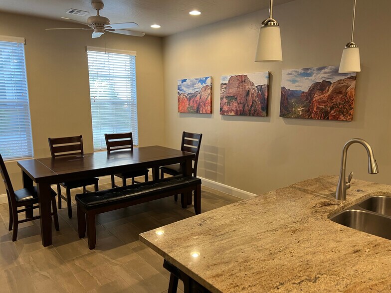 Building Photo - 1911 E Fiesta Ln