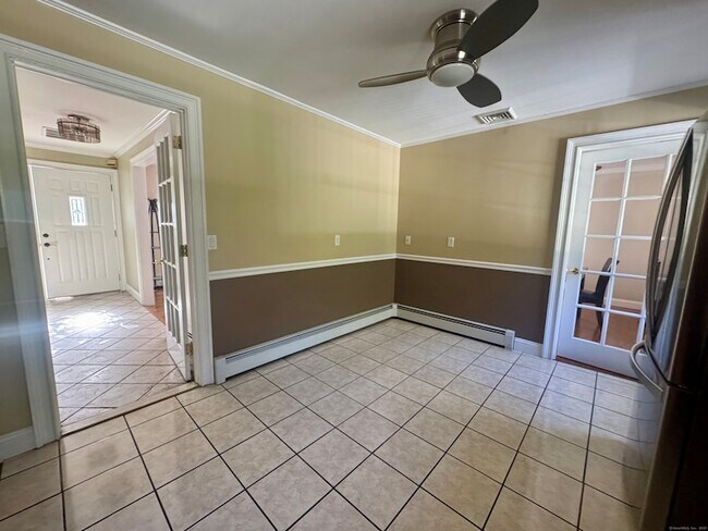 Building Photo - 317 Weeping Willow Ln