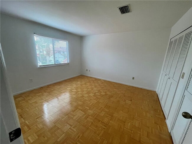 Building Photo - 10253 Riverbend Terrace