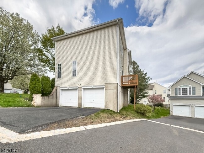 Building Photo - 227 Winding Hill Dr
