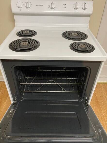 Building Photo - 1558 Scott St