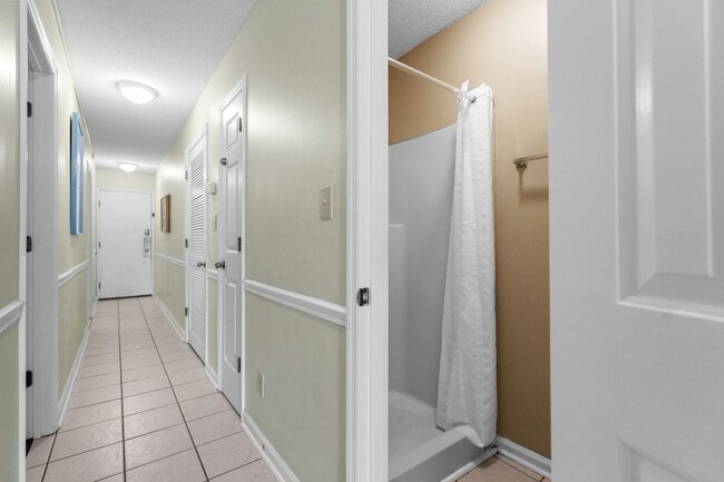 Building Photo - Seasonal Rental Available Now-3/31/26-Wifi...