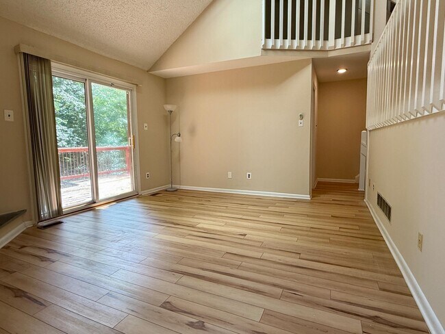 Building Photo - 5545 Doral Dr