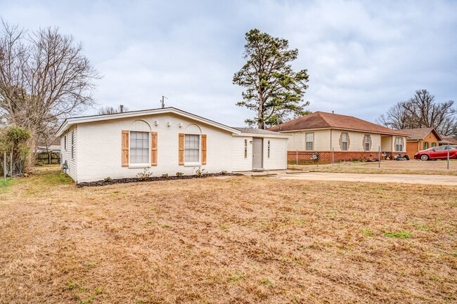 Building Photo - 4980 Vickie Dr