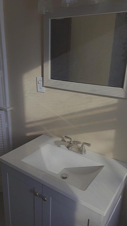 Building Photo - 7755 S Kingston Ave