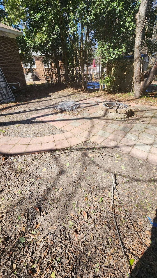 Building Photo - "Charming 3-Bed Duplex with Gleaming Hardw...