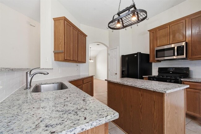 Building Photo - 224 Poplarwood Dr