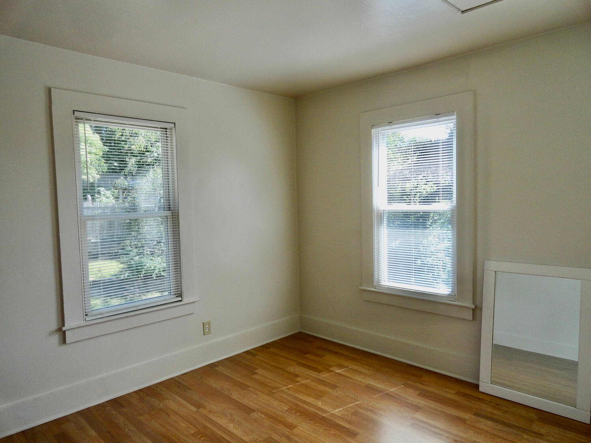Building Photo - 68 Ingraham St