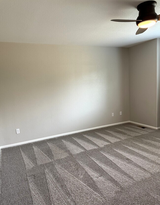 Building Photo - 2390 Broadleaf Loop