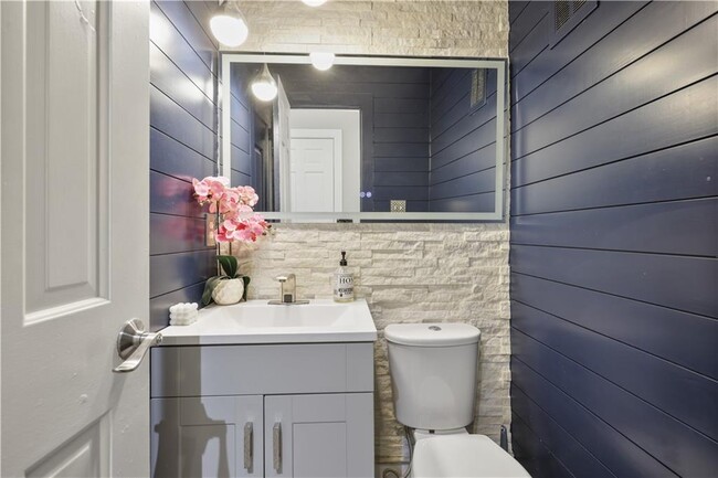 Building Photo - 330 Winding River Dr