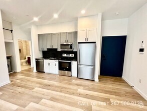 Building Photo - Gorgeous unit with W/D! Schedule your tour...