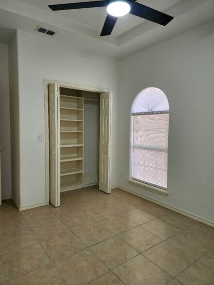 Building Photo - 600 Buena Vista Dr