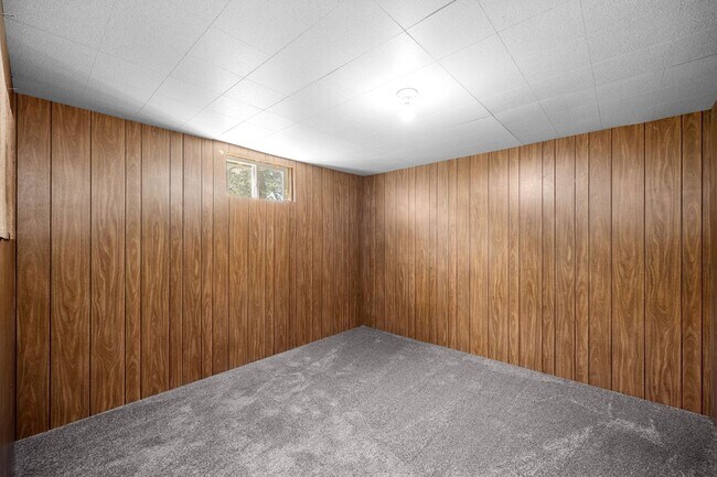 Building Photo - 806 S Adams Rd