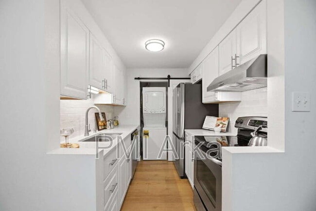 Building Photo - 12107 NE Bel Red Rd