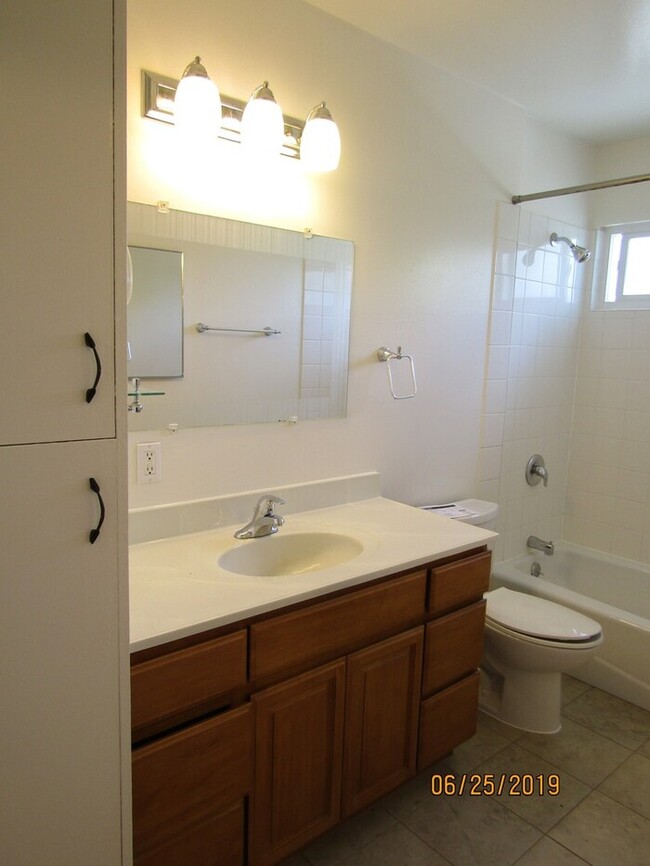 Building Photo - 1Bed/1Ba Apartment! in Coddingtown area