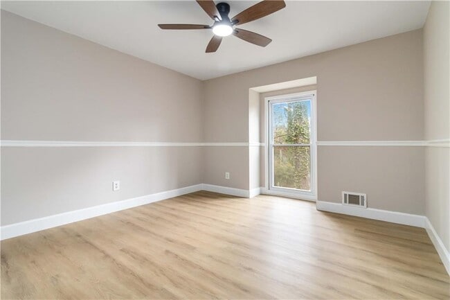 Building Photo - 3230 Cedar Bluff Dr NE