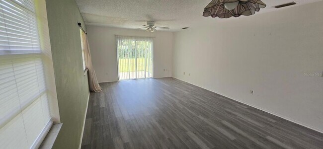 Building Photo - 304 Camillia Ln