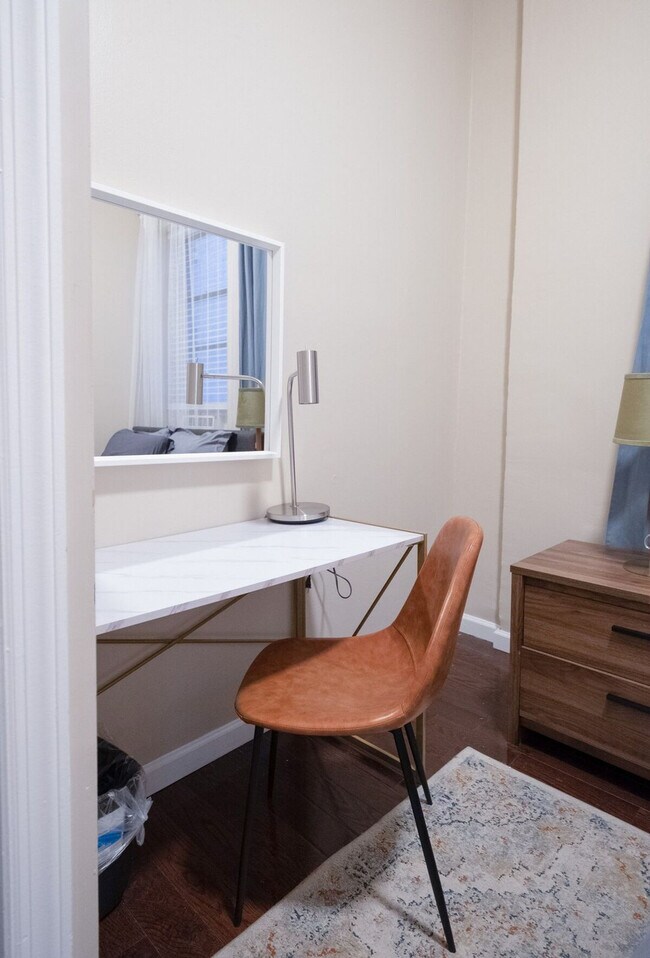 Building Photo - 5 W 101st St