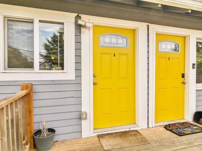 Building Photo - Charming Tacoma 2BR with Private Patio & RV Parking