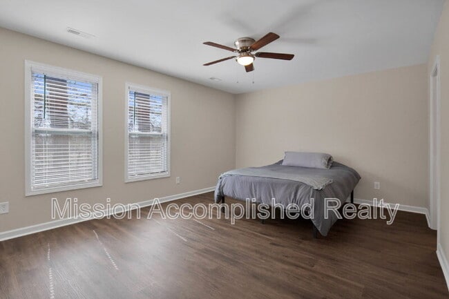 Building Photo - 2644 Middle Br Bnd