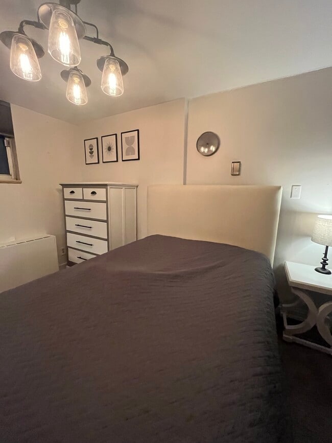 Building Photo - 1155 Ash St