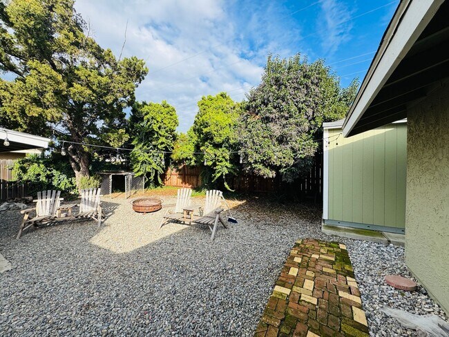 Building Photo - Beautifully Remodeled 3-Bedroom Home in Prime Los Banos Location!