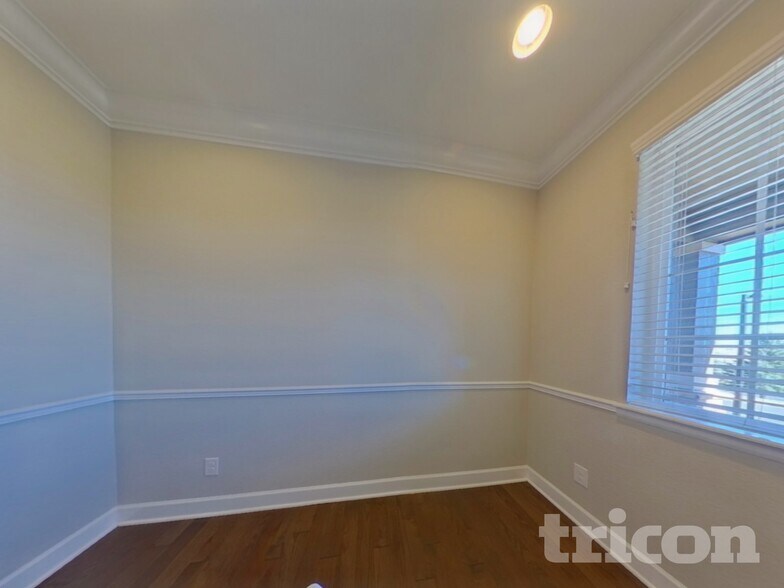 Building Photo - 7773 Oasis Dr