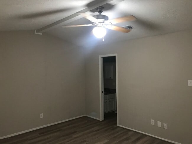 Building Photo - 2BD/2.5BA Condo | TAMU Bus Route | Private Yard | Pet Friendly