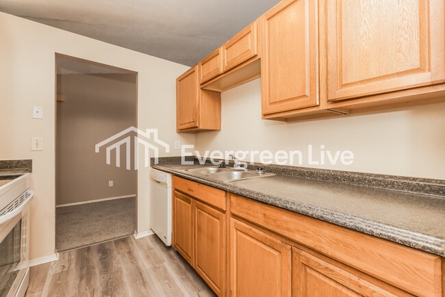 Building Photo - 5699 Waynegate Rd