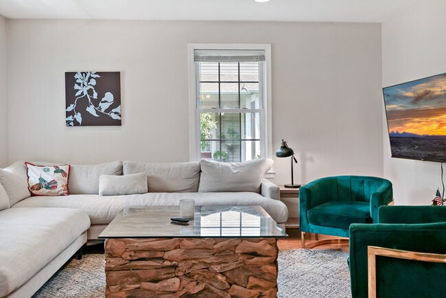 Building Photo - 2021 Washington Blvd