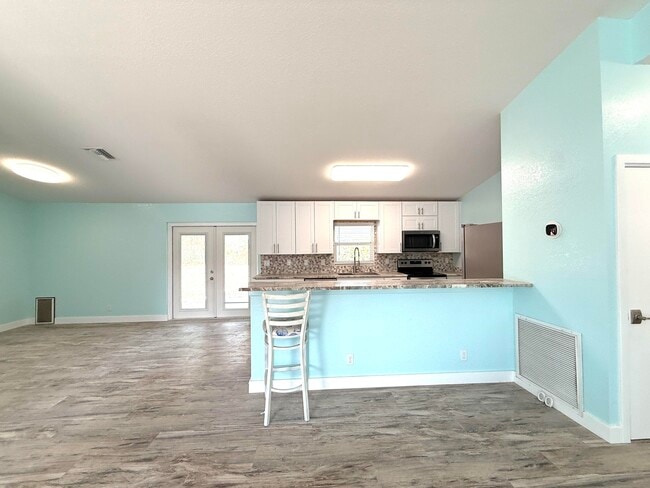 Building Photo - 15859 68th Ct N