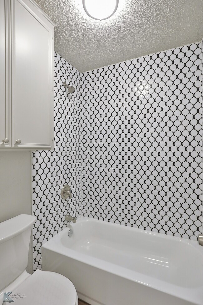 Building Photo - 4350 Bluebonnet Ct