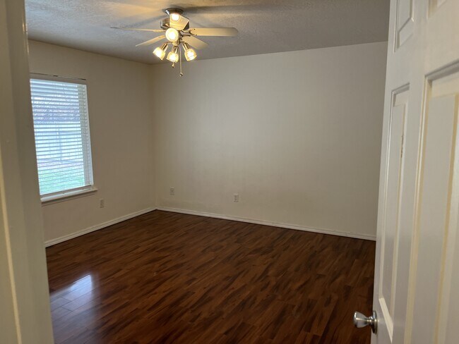 Building Photo - 2134 E Dworshak Dr