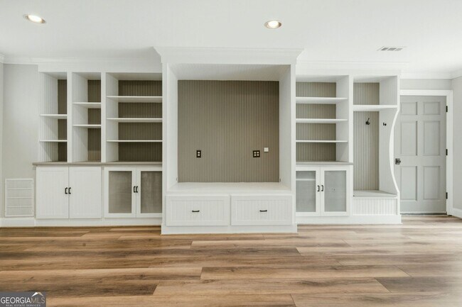 Building Photo - 250 Aspen Way