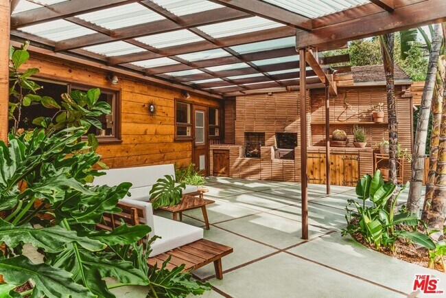 Building Photo - 1080 Acanto Pl