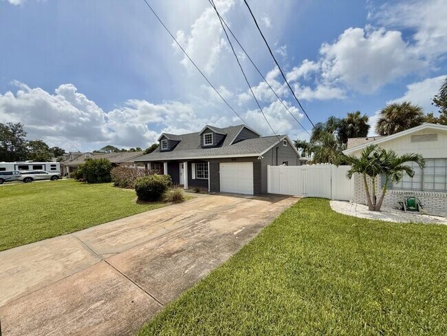 Building Photo - 8718 Thornwood Ln