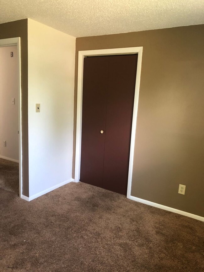 Building Photo - Half of a Duplex Available - 4 Bedroom 2 Bathroom in Lakewood