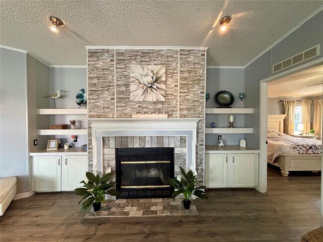 Building Photo - 6433 Orris St