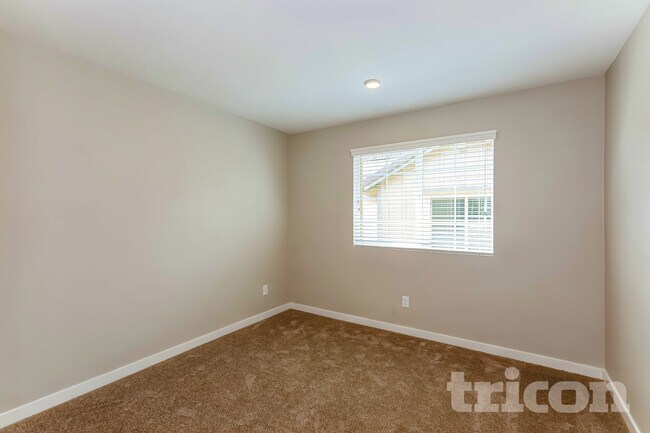 Building Photo - 28093 Cookhouse Ln