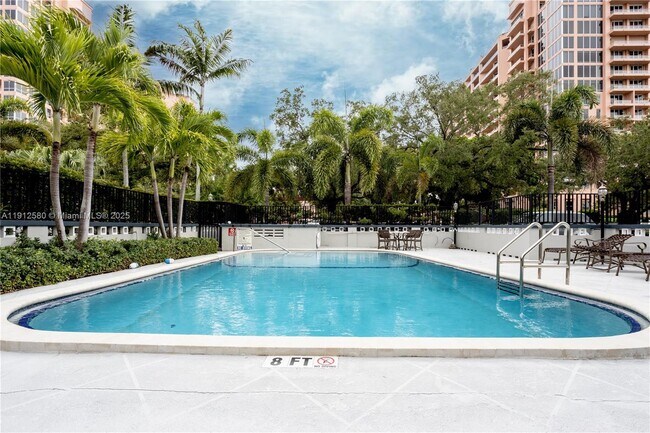 Building Photo - 1 Edgewater Dr