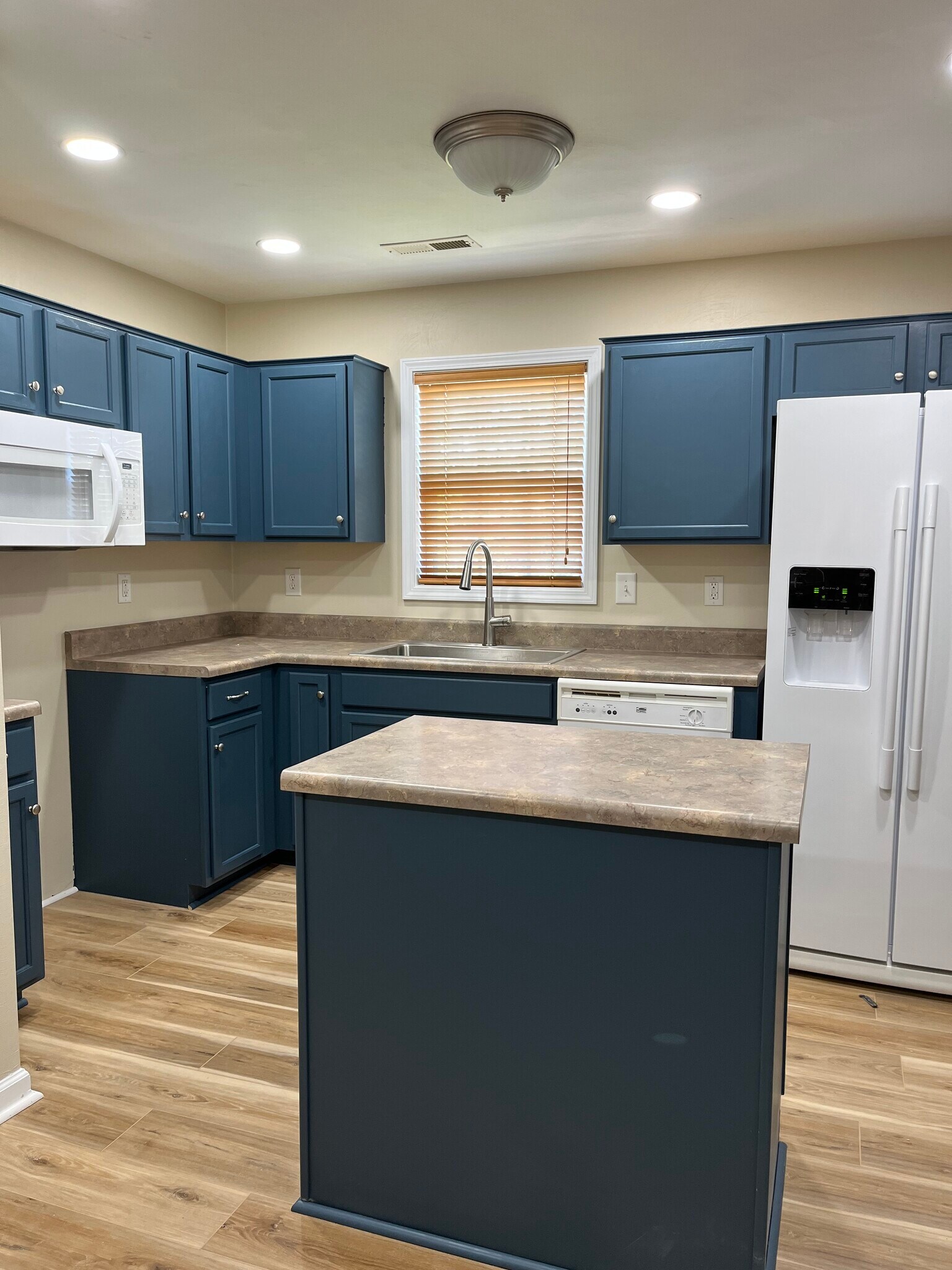 Building Photo - 145 Charleston Ln