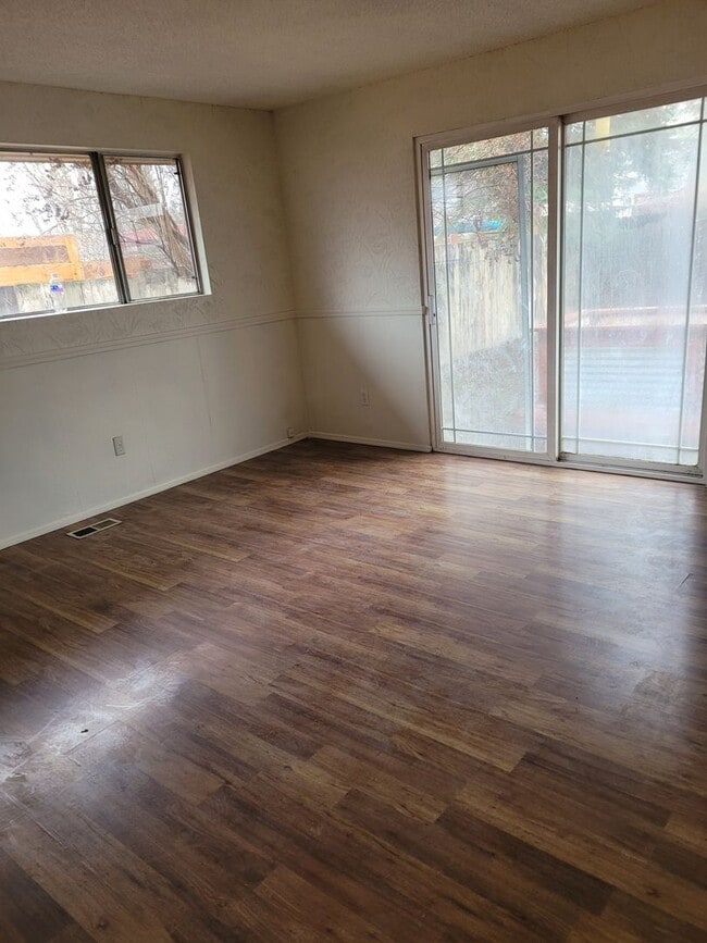 Building Photo - 3875 Redondo Way