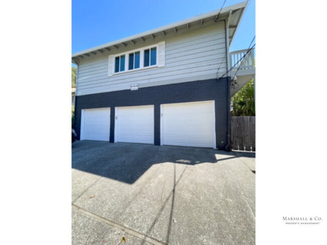 Building Photo - 2BR/2BA IN SUN VALLEY SPACIOUS, PRVT PATIO...