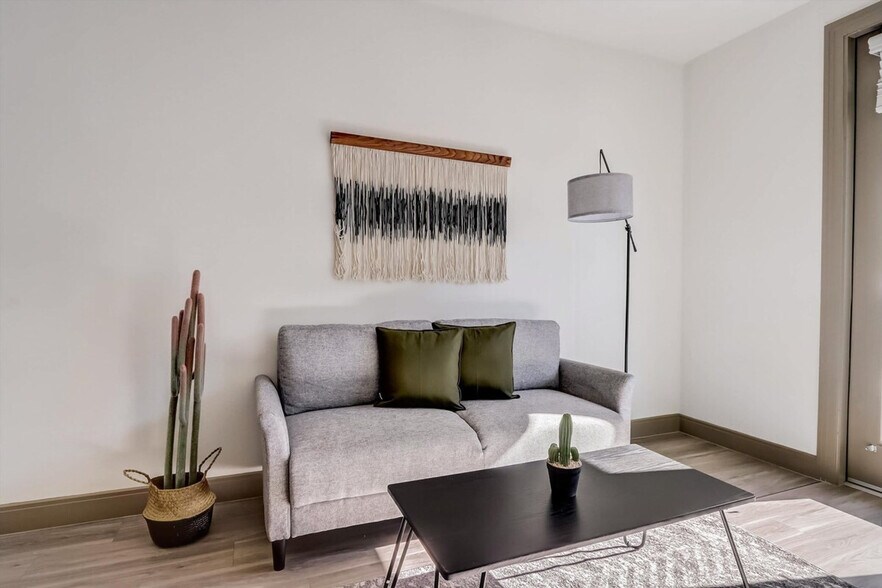 Building Photo - 555 N College Ave