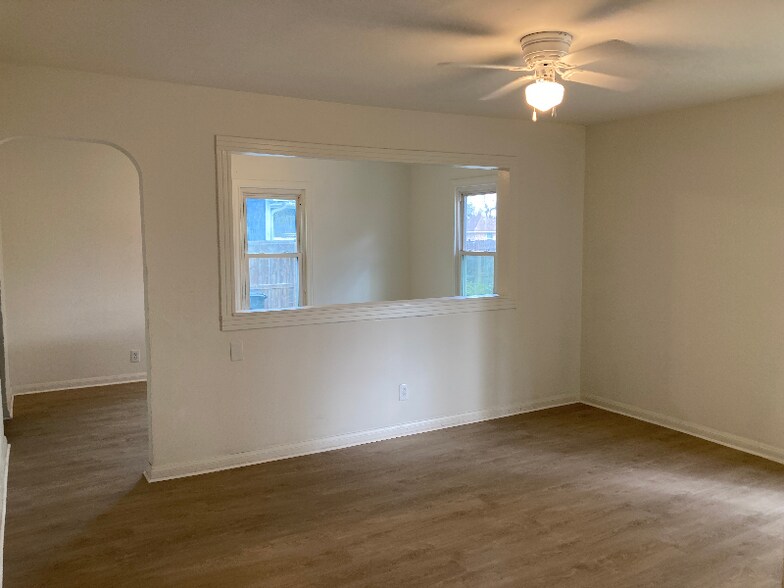 Building Photo - 10221 Silvercrest St